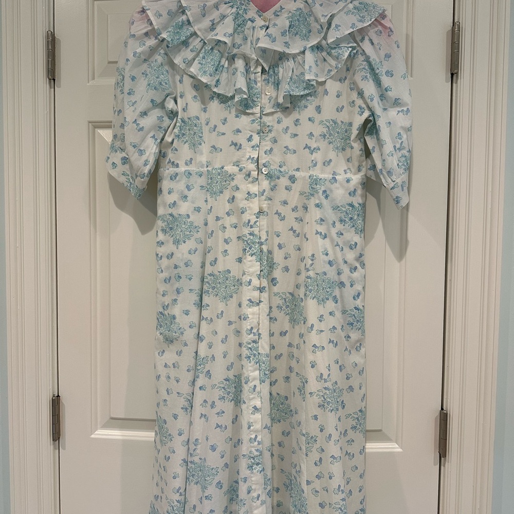 India Amory mid length dress worn 2 times. great details. short puff sleeves